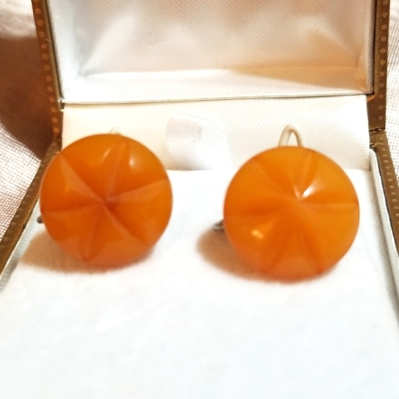 VTG Carved Butterscotch Bakelite Button Earrings - Picture 4 of 8